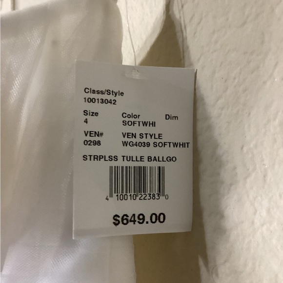 David’s Bridal Dress size 4 - Picture 6 of 11